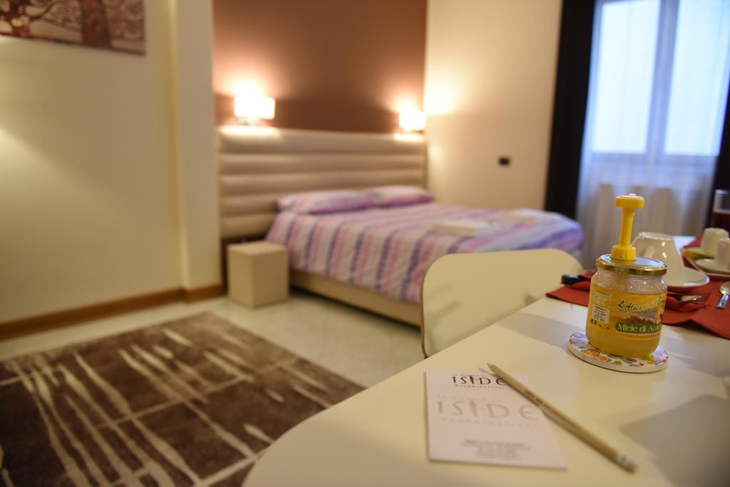B&B La Dimora Di Iside Μπενεβέντο Δωμάτιο φωτογραφία